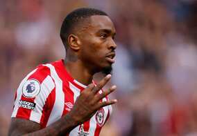 ｢イングランド代表のスタメンに入るべき｣!! ブレントフォードFWのループシュートがプレミア月間ベストゴールに! 監督賞と最優秀選手は｢マンチェスターUが2冠｣【動画】