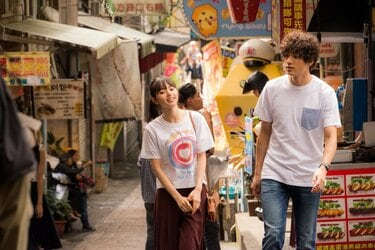 山田裕貴と齋藤飛鳥が台湾でアイス食べたり散歩したり、デートシーン