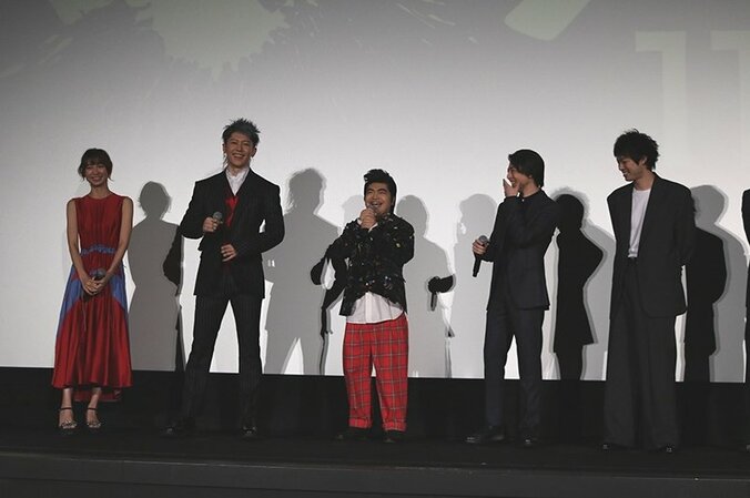 高杉真宙、加藤諒、渡辺大知がMIYAVIにマジビビリ！『ギャングース』初日舞台挨拶イベント実施 2枚目
