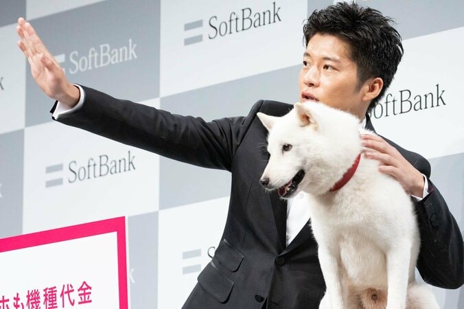 田中圭＆“お父さん”の可愛らしいキスに、報道陣ほっこり 6枚目