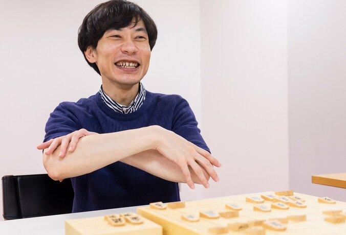 将棋芸人仲間たちの珍ルール　インパルス板倉「将棋の本で学ぶのは禁止なんです」 1枚目