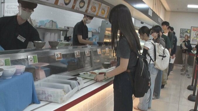 大学食堂で100円朝食「すごく助かる」学生行列　企業が支援　人材獲得へアピール 1枚目