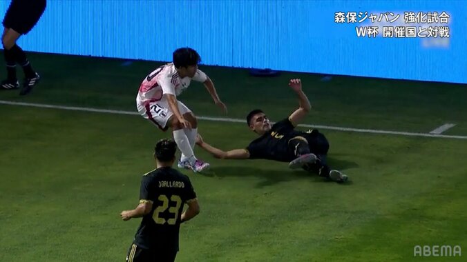 「足首ぐねってた」久保建英、相手DF転倒で巻き込まれ事故→座り込み「ロックされた感じ」ファンが心配した瞬間 3枚目