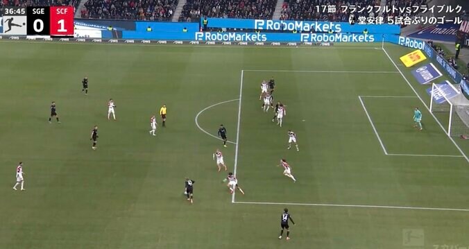 【写真・画像】「バケモンやん」堂安律、とんでもない強烈シュートで“異変”「何が起きた？」 解説者も唖然… ピッチが大変なことになる「強すぎ」　1枚目