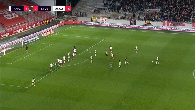 一体何が起きた？日本代表GK2人が空中戦で激突…「小久保大暴れすぎ」 4枚目