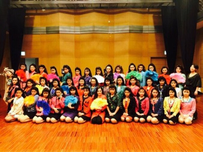 平野ノラ、登美丘高校ダンス部と“バブリーダンス”コラボ「体がついていかない」と本音 1枚目