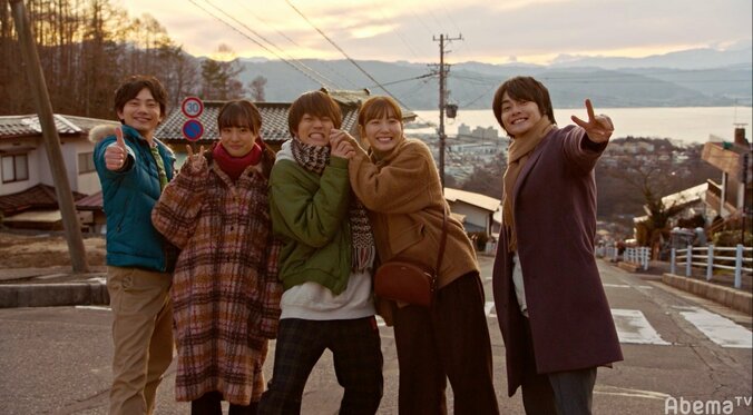 眠る芽衣（飯豊まりえ）のおでこに優しくキス…航太（佐野勇斗）の切なぎる決断に視聴者涙　「僕だけが17歳の世界で」第7話 7枚目