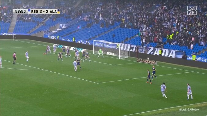 久保建英、復帰6分で即アシスト「やはり世界クラス」度肝を抜くヘディングのお膳立てにファン熱狂「早速違い見せたな」 3枚目