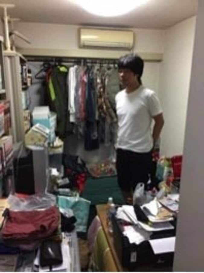 篠崎愛、事故物件にナマ潜入　“30代男性が自殺した部屋”で写真を撮ると… 3枚目