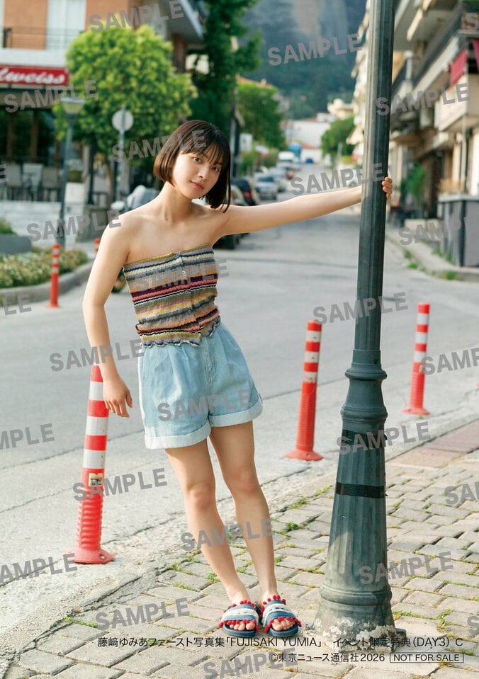 藤崎ゆみあファースト写真集「FUJISAKI YUMIA」イベント限定生写真C