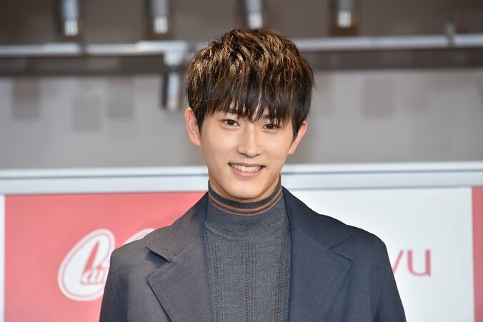 石川恋、美背中スケスケでセクシー・クリスマス！当日の予定は家鍋 3枚目