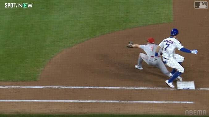 球場騒然！カブス歓喜の同点劇が“幻”に…タイミングはセーフも「踏んでない」 判定覆った“まさかのプレー”に「勘弁して」 3枚目