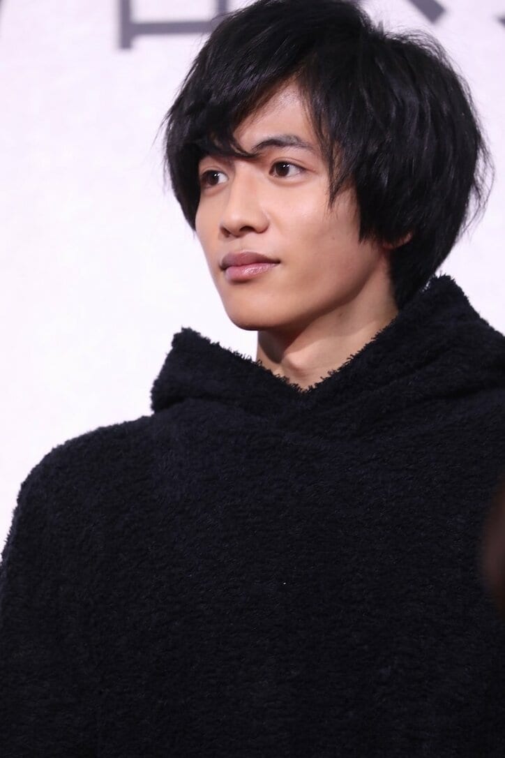 間宮祥太朗、会見で噛んだ志尊淳をなでなで「大丈夫か？怖くないよ」