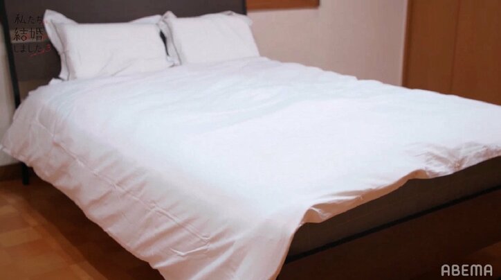 島崎遥香＆佐野岳、汗だくで共同作業！そのままベッドにゴロン…『私たち結婚しました3』第3話