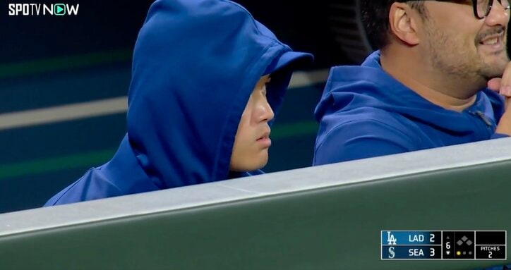 【写真・画像】球場騒然！ 大谷翔平、目を疑う“片手変態弾”「ヤバすぎ」「人間やめたんか」軽く振って“まさかの特大飛球”「なんなんこれw」　1枚目