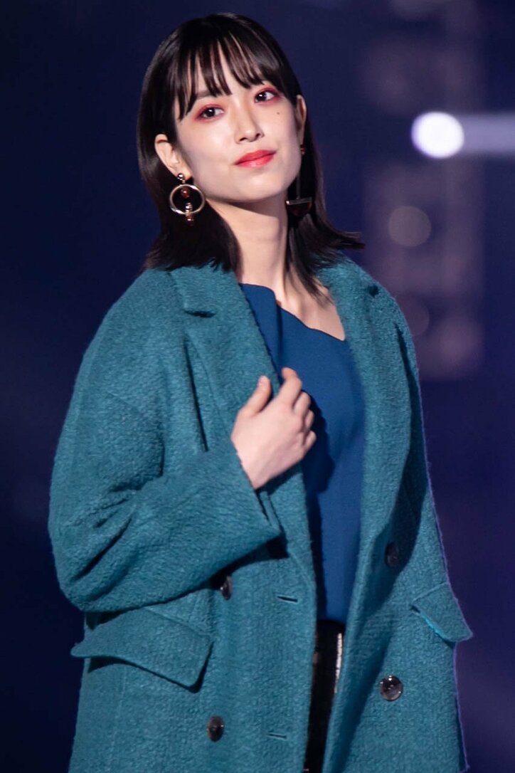 けやき坂46佐々木久美が『TGC』モデルデビュー、”胸を張って”堂々ランウェイ歩く