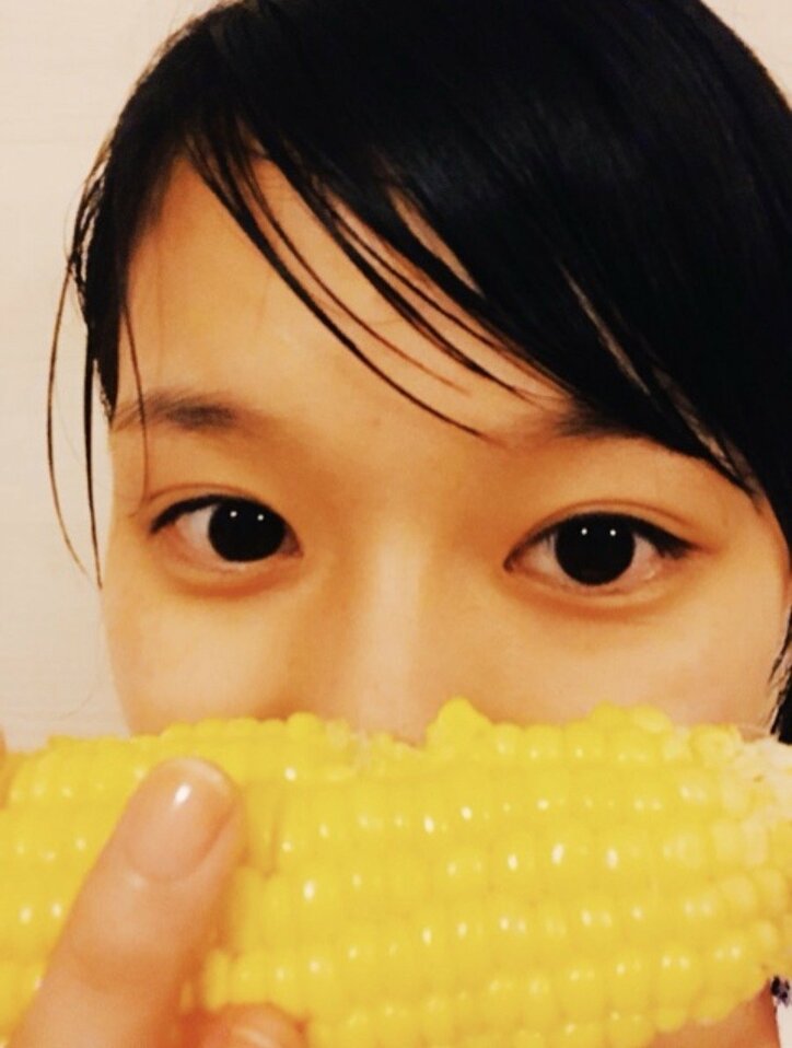 芳根京子、お風呂上りに“とうきび”食べる「食欲が止まらない」