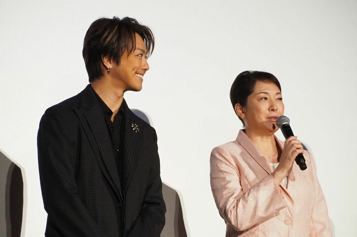 TAKAHIRO、母親役の松坂慶子に母の日プレゼント「これからもお母さんと呼ばせてください」主演映画『僕に、会いたかった』