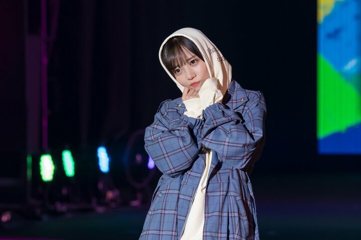 小坂菜緒が美しいうなじを披露！ 日向坂46ファッション誌専属モデル7名が『TGC』に集結