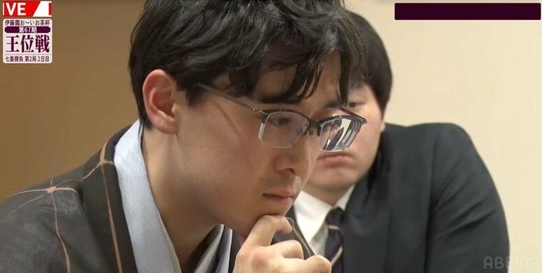 「届かないんだから仕方ない」伊藤匠二冠は開幕局に遭遇したプチハプニングにも泰然自若！？大舞台経験者の“レジェンド”が回避方法も伝授／将棋・王位戦七番勝負