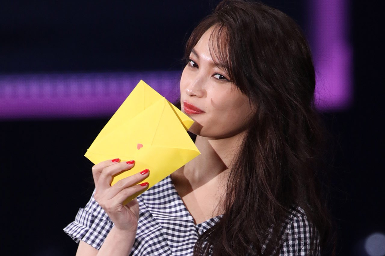 大政絢 私服コーデで にっこり笑顔 を披露 ほんとに素敵 ナイスビューティ とファン歓喜 話題 Abema Times