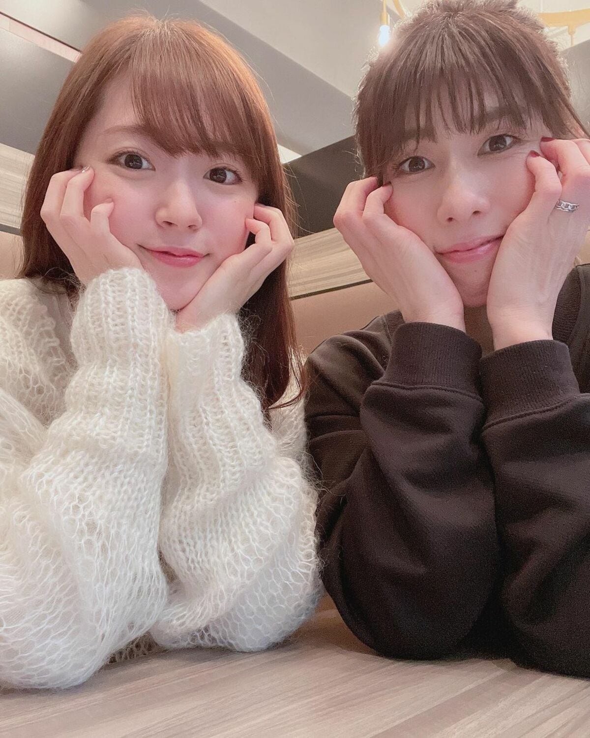 吉田沙保里 鈴木愛理の 小顔ポーズ に 可愛いくて素敵 綺麗すぎる とファン称賛 話題 Abema Times
