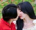 モテモテの紅白出場アーティスト、同日に2人の男性とキス！イケメン俳優とは何度も唇を重ね…