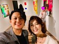花田優一、絵を見に来た母・河野景子さんと2ショット「笑顔で帰っていった」