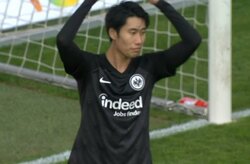 日本代表MF鎌田大地は先発出場、存在感見せるも決定機を決めきれず　泥沼フランクフルトがリーグ戦4戦未勝利
