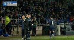 サポーター騒然！「何があった？」「マジかよ…」 マン・オブ・ザ・マッチの大活躍のジャガー・浅野拓磨が突然ベンチにダッシュした瞬間 まさかの“フェイント”にファン動揺