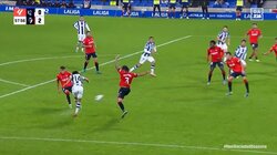 「やっぱり久保だけ違う」久保建英、相手の裏をかく超速カットインシュート炸裂！スタジアム騒然の一撃に「前半から出してくれよ」