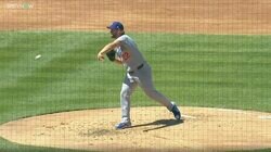 「どうしたんでしょうか？」ド軍戦で“謎の2バウンド投球” カーショーは「使ってない」長谷川氏指摘の場面に「さすがベテラン」の声