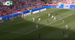 “ゴール確率6％”ゴラッソをアシスト！菅原由勢、“神パス”炸裂「そこ出すんか」「冷静すぎる」シュートフェイント→マイナス方向にリターン