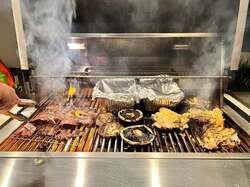  薬丸裕英、ハワイでつんく♂らが祝ってくれた誕生日「美味しく楽しいBBQでした」 