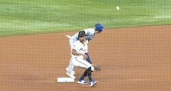 何が起きた？ 大谷翔平、爆速盗塁で“謎のアクシデント”「どうした」 相手野手の様子がおかしくなる「混乱しすぎ」