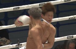 「一瞬で終わった、すぐ担架だ！」衝撃のバックブロー失神KO 実況思わず絶叫の劇的決着