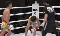 右ハイで“一撃”KO、ダウンシーンに視聴者騒然「初めてみた…」 試合後のマイクも話題