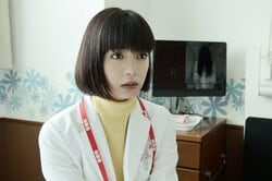 背後のテレビ画面に映り込むのは…映画『貞子』戦慄の本編映像解禁