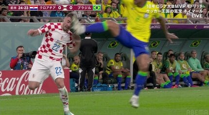 これはあかん！」ブラジル代表DFの顔面を襲うライダーキックにファン