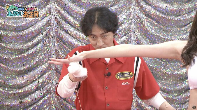 【写真・画像】“セクシー電流棒”で美女が思わぬ反応 ナイナイ矢部が懇願「『チンッ』の音にビクッとしないで」　2枚目