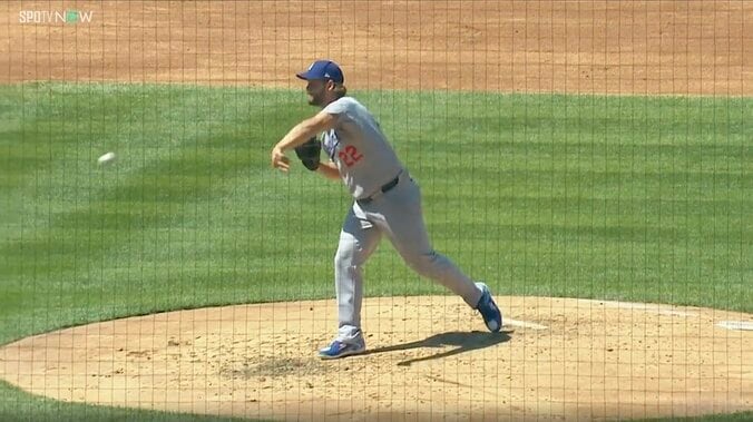 【写真・画像】大谷翔平、無念の降板で異例の“仕草” ベンチに戻った瞬間、珍しくグラブを振り上げ悔しさ押し殺す　1枚目