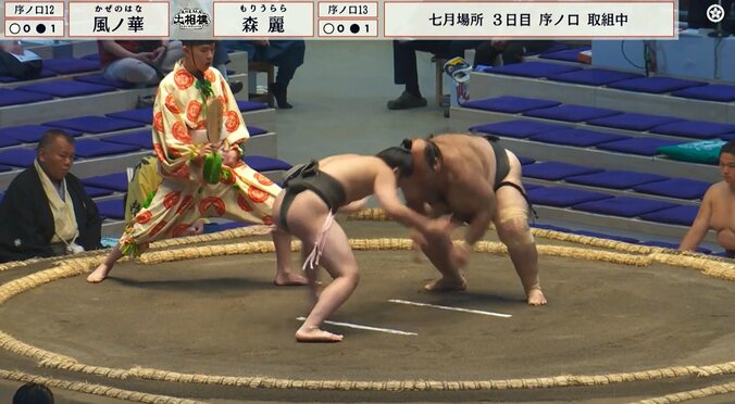 力士が頭突き“一撃”で崩れ落ちる衝撃結末「一撃だ」「失神KO」予期せぬ結末にファン騒然 3枚目