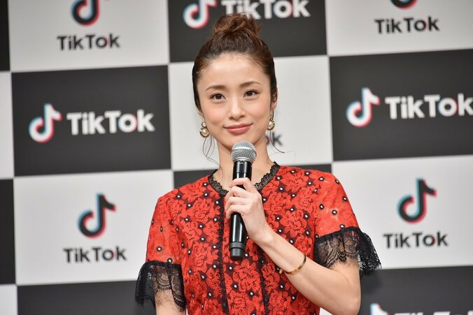上戸彩、愛娘との和やかな日常の一コマ明かす「子供が無邪気に」 1枚目