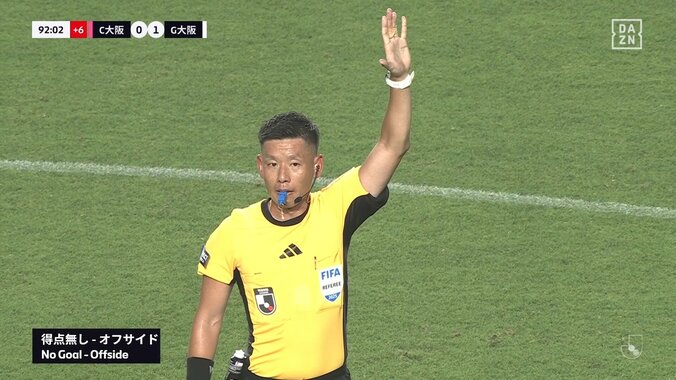 「オフサイドないよ」「肩が出てたな」勝負を分けた微妙ジャッジに物議！大阪ダービー幻の同点ゴールに元日本代表も「本当に何ミリの世界」 4枚目