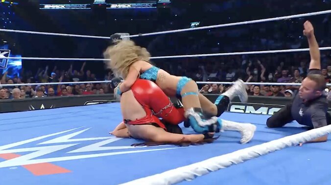 【映像】一瞬のスキを突いた“お尻抑えこみ”