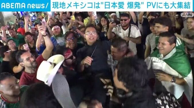 胴上げされる力石記者