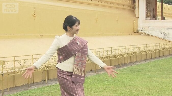 記念撮影の際、声をかけられる愛子さま