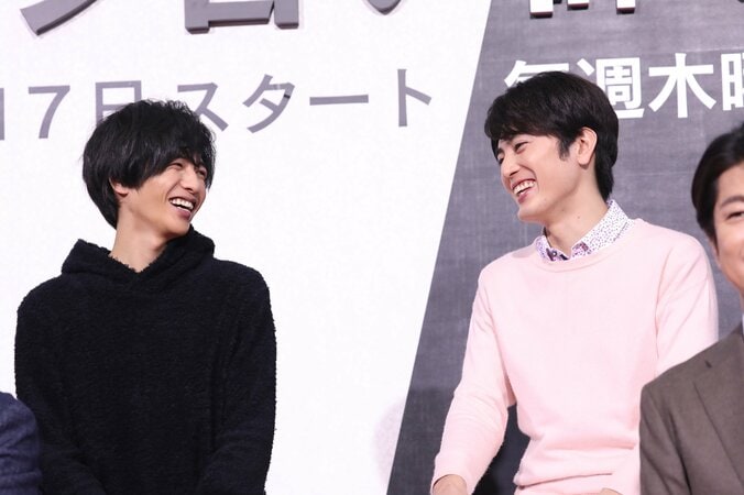 間宮祥太朗、会見で噛んだ志尊淳をなでなで「大丈夫か？怖くないよ」 7枚目