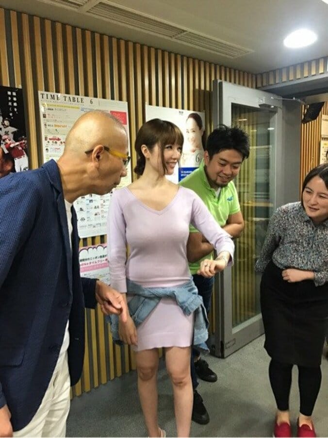 望月理恵、森下悠里の結婚指輪に驚愕「ダイヤが大きすぎる」 2枚目