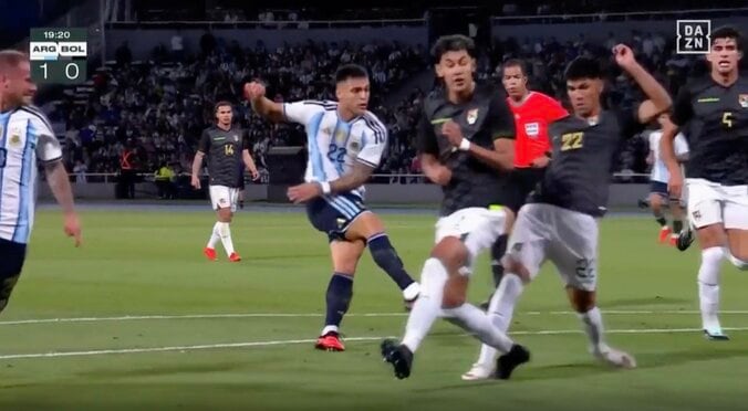 【写真・画像】「魔術師だ」メッシの“神業カーブ弾”がW杯ベストゴール候補入り！「なんて曲がり方だ」「これぞGOAT」世界騒然の一撃　1枚目
